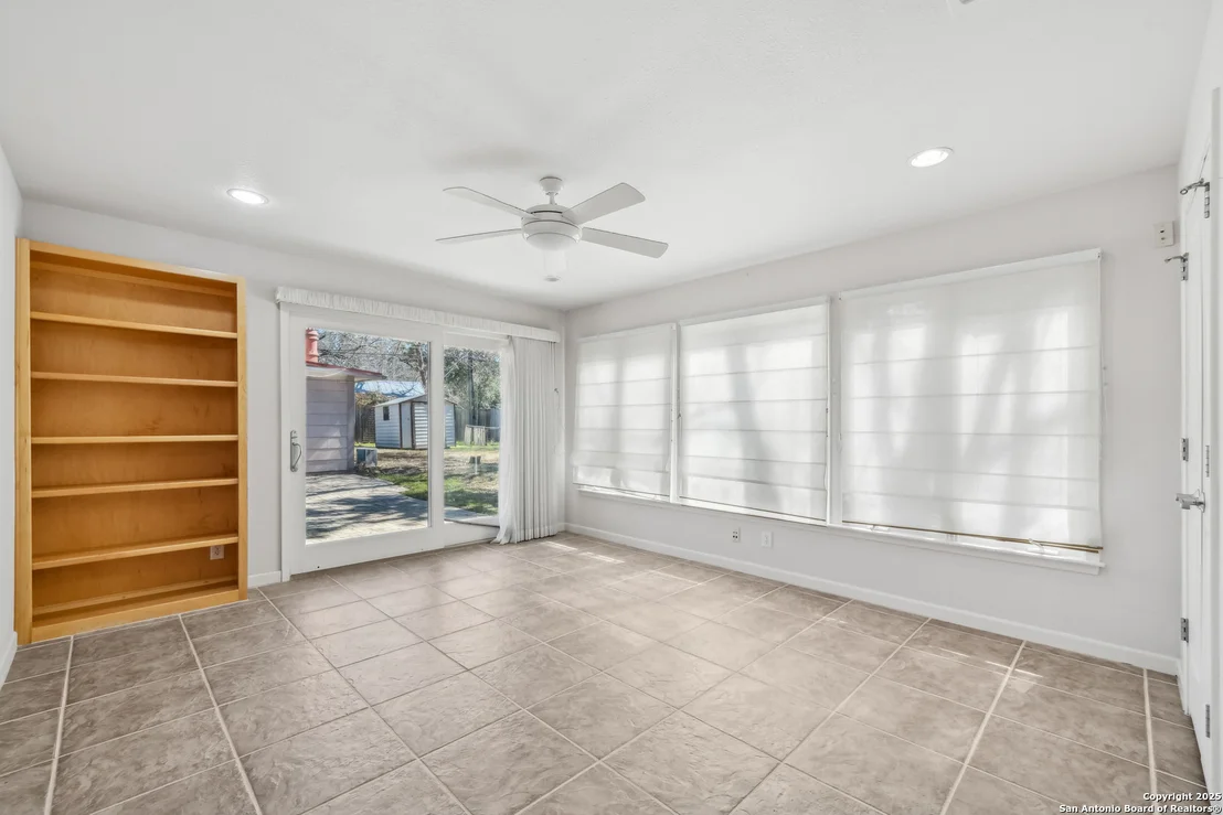 Photo of 122 Long Bow Rd.