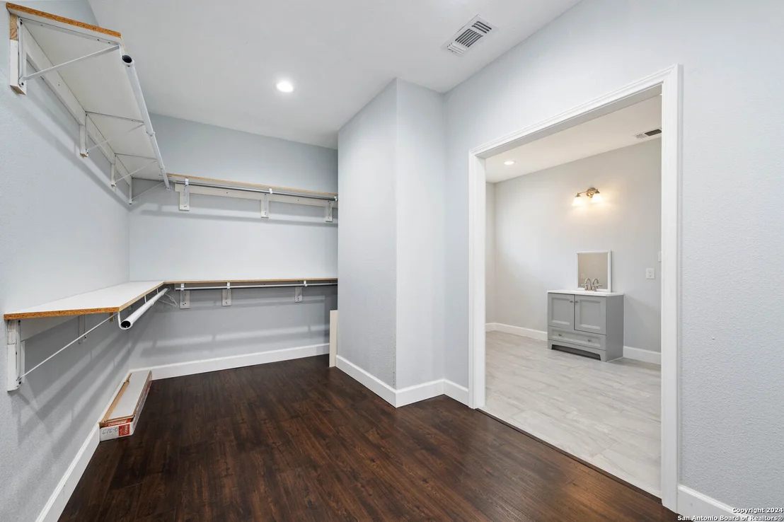 Photo of 210 GLENTOWER DR