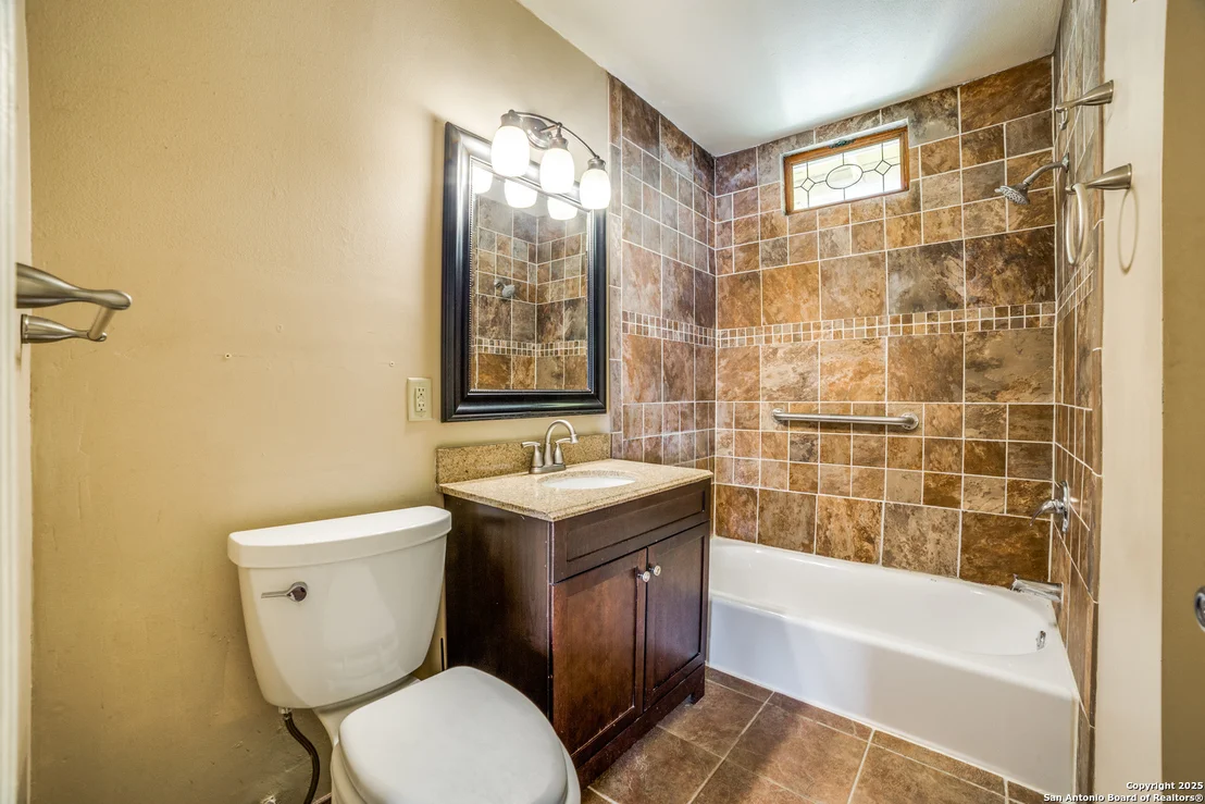 Photo of 1011 Thorain Blvd