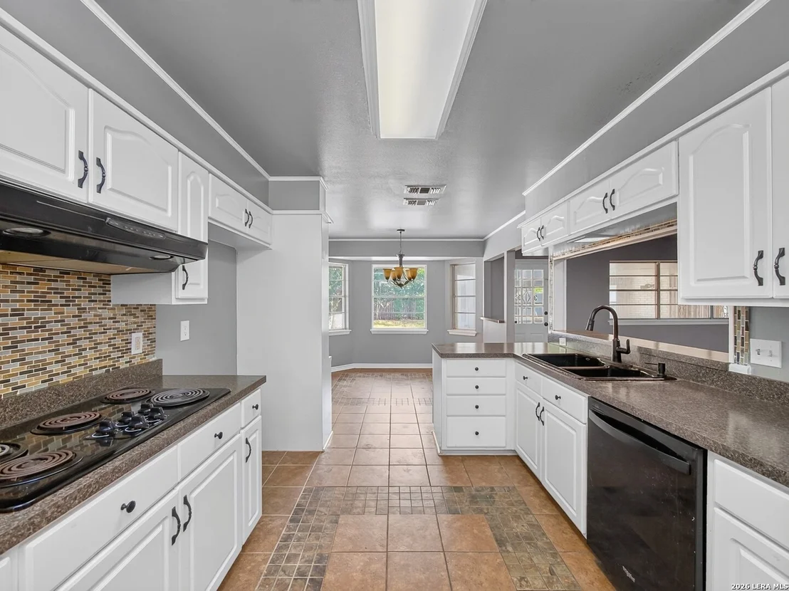 Photo of 621 Balfour Dr
