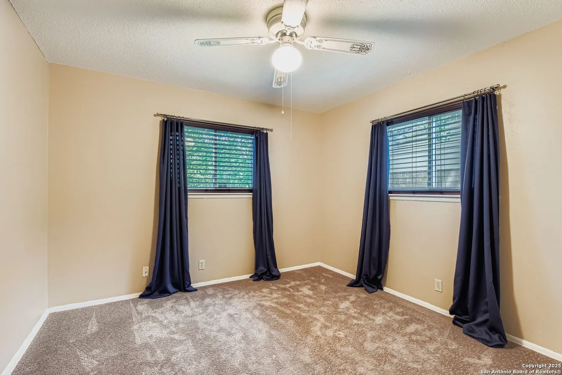 Photo of 6730 Desilu