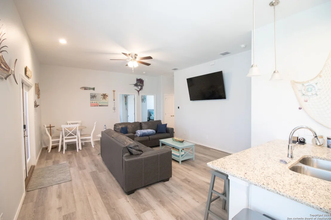 Photo of 207 Paradise Dr