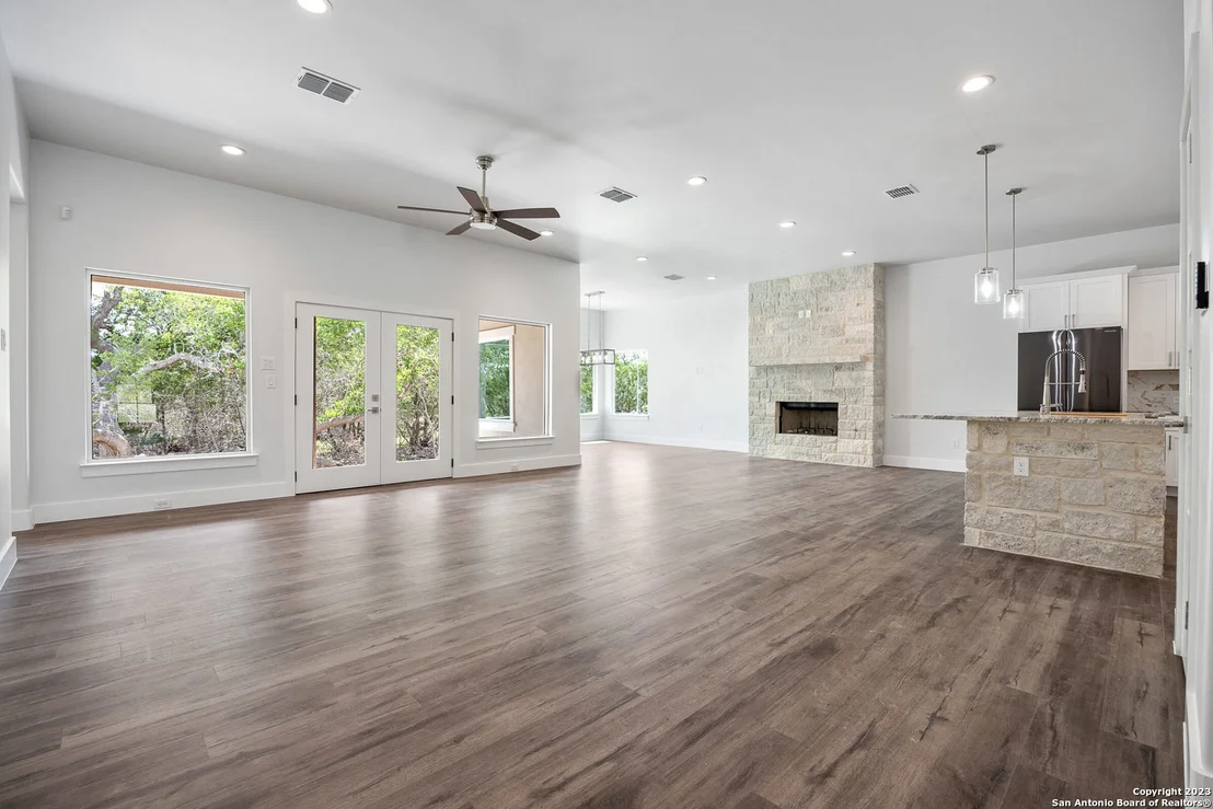 Photo of 103 N JOHN BIRD