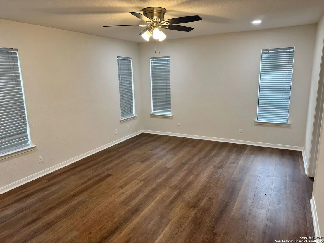 Photo of 136 Lakeview Trace