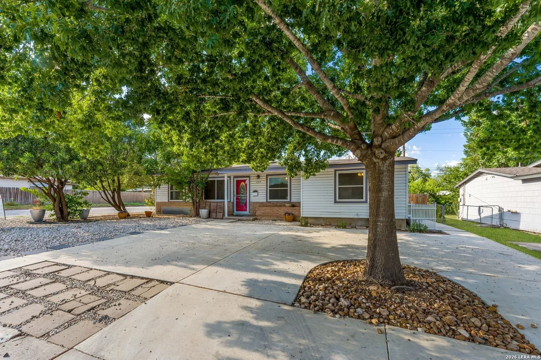 Photo of 359 Pilgrim Dr