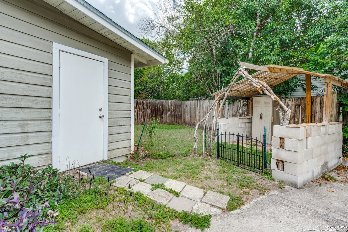 Photo of 106 Field Crest Dr