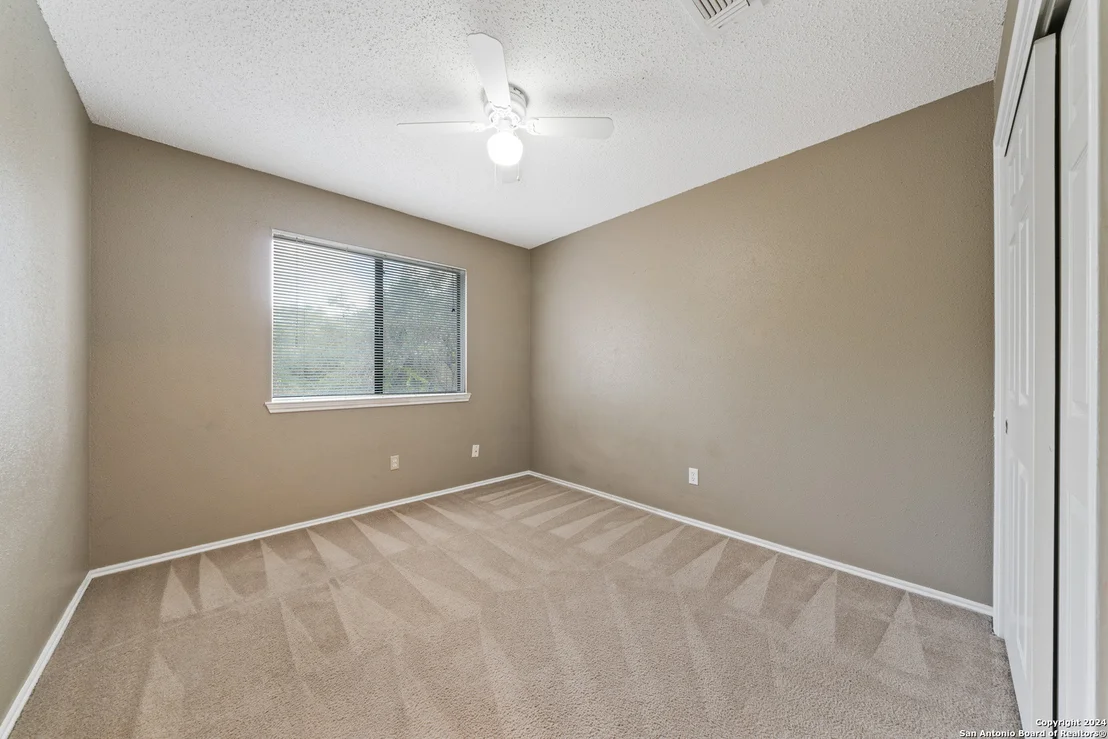 Photo of 940 Hedgestone