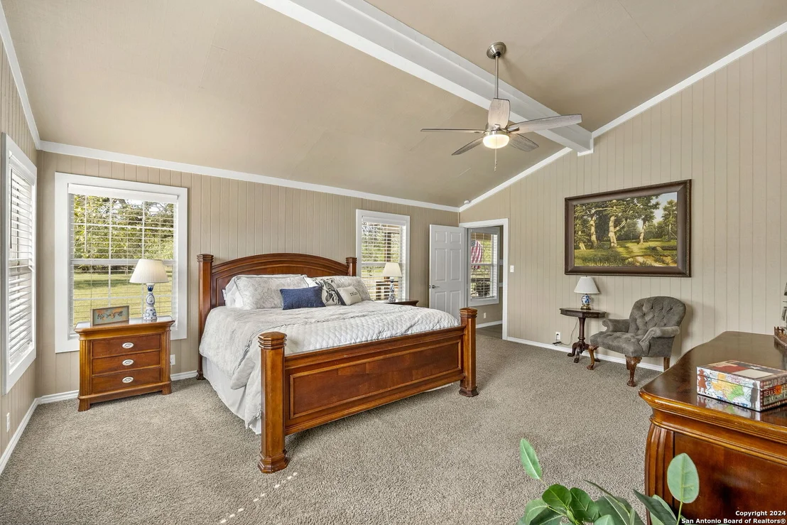 Photo of 592 Oakridge Trail