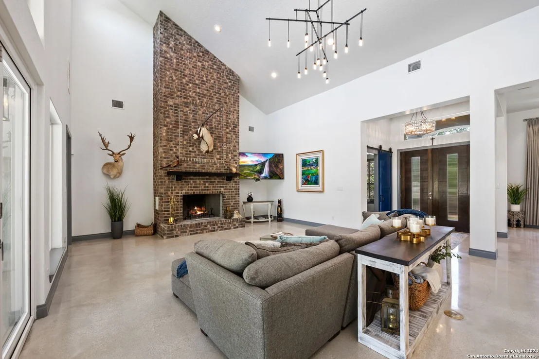 Photo of 1114 Savanna