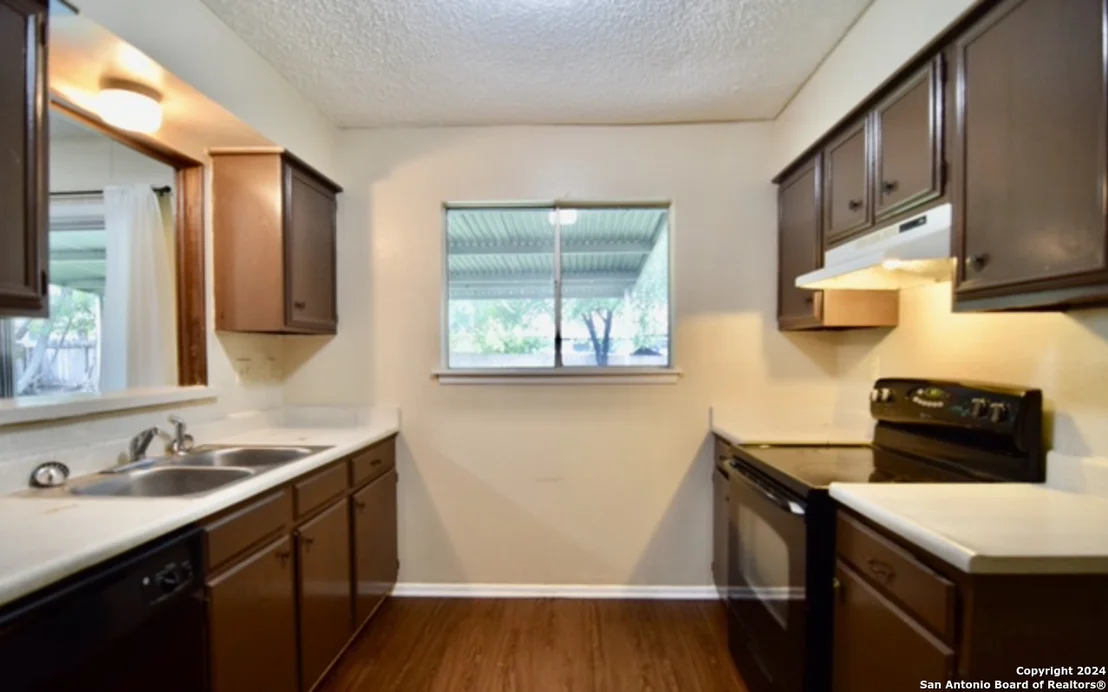 Photo of 7418 MEADOW HL