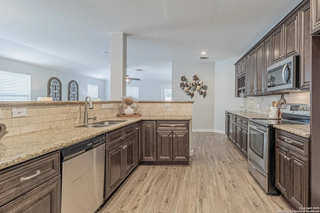 Photo of 5200 Columbia