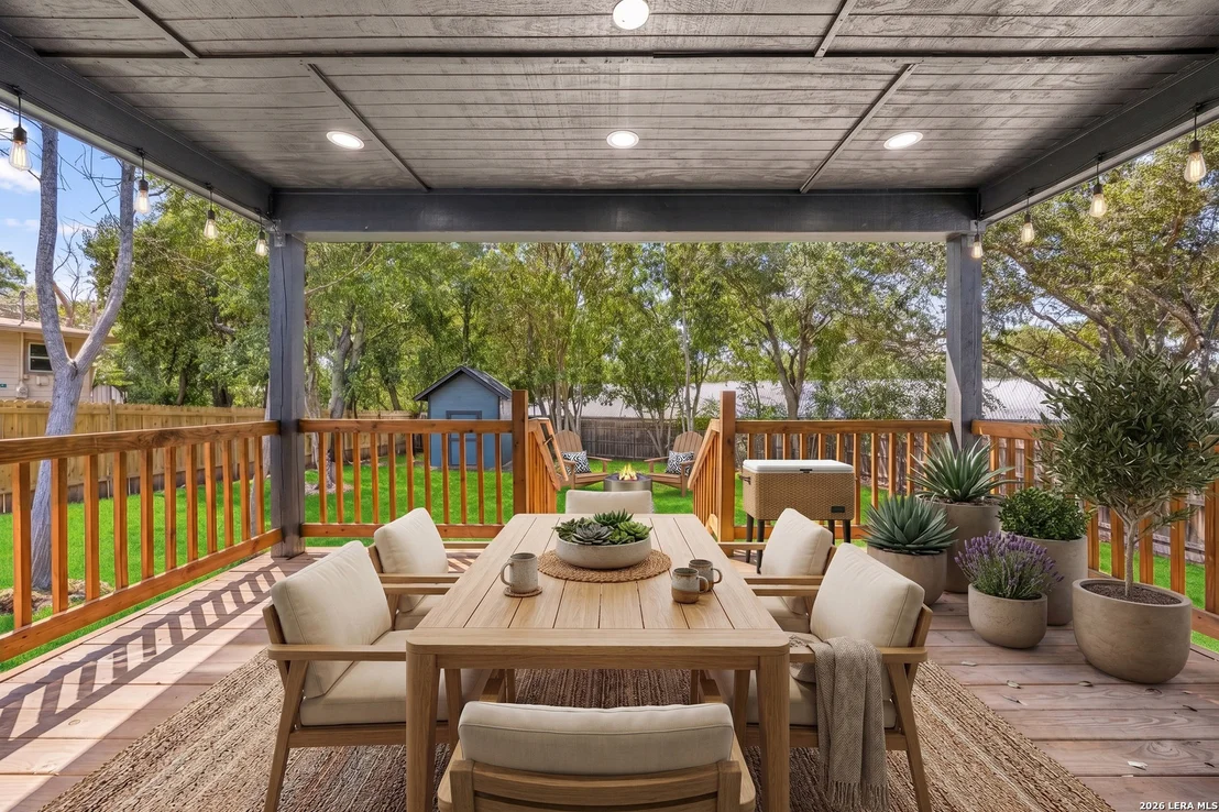 Photo of 327 RAINBOW DR