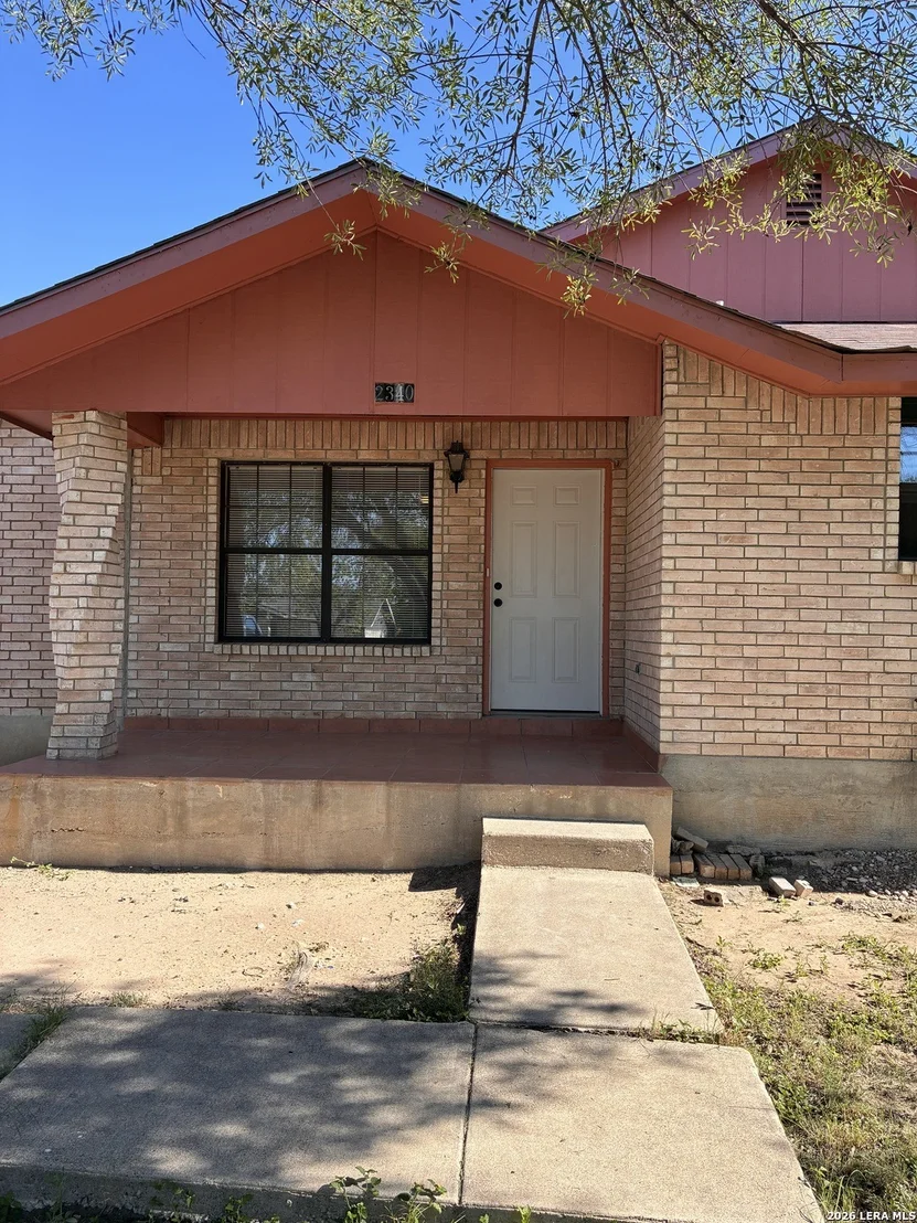 Photo of 2340 Royal Park