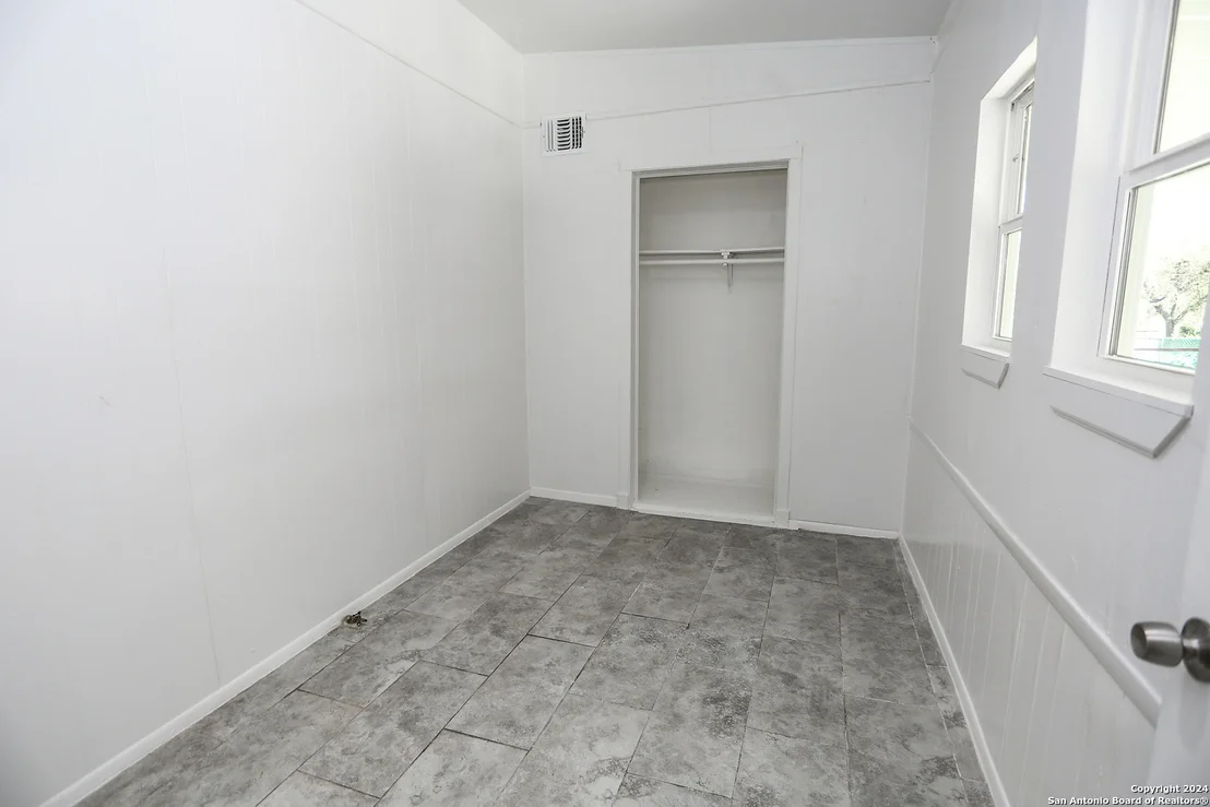 Photo of 602 OVERHILL DR