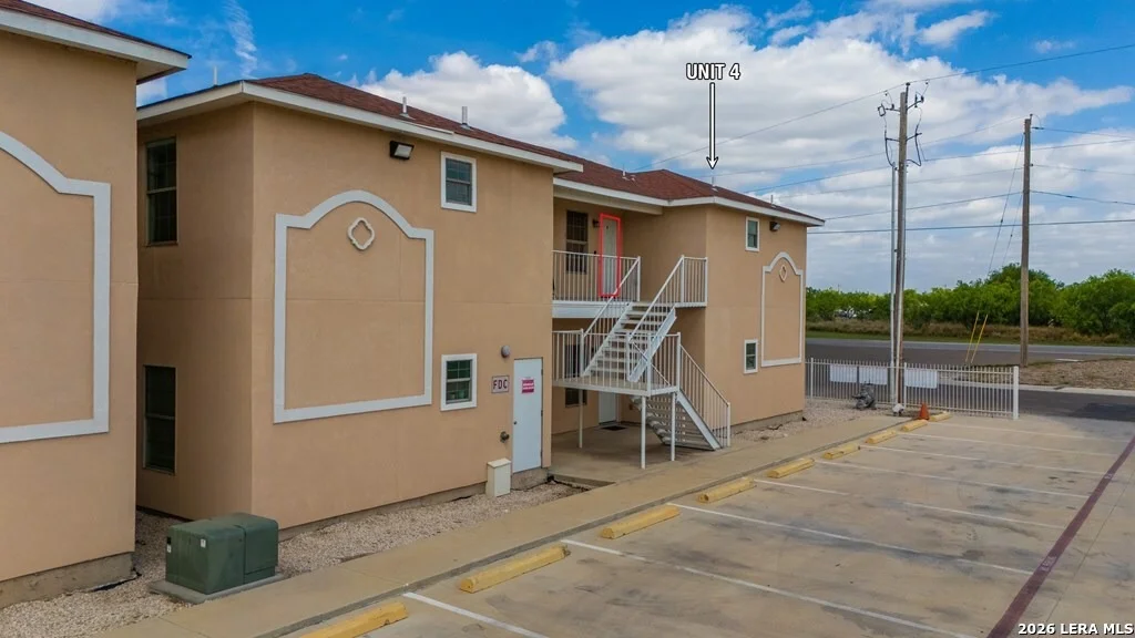 Photo of Unit UNIT4 at 391 Riverside Drive