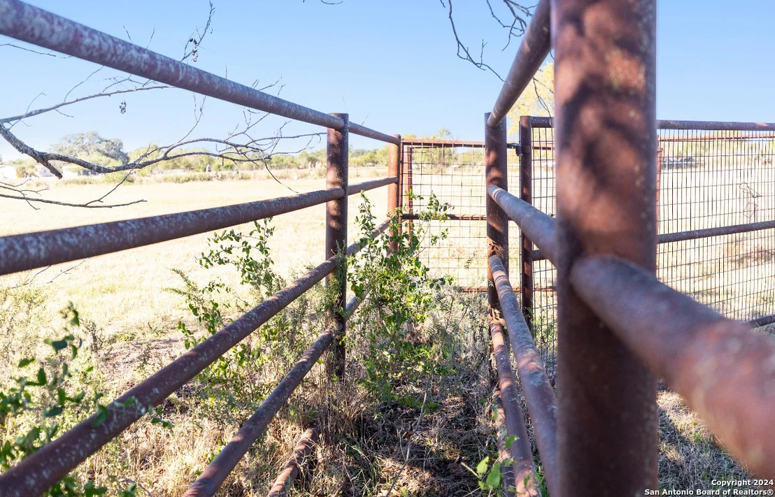 Photo of 458 COUNTY ROAD 664