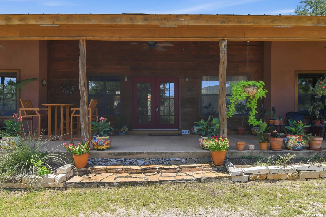 Photo of 423 KAHN RD