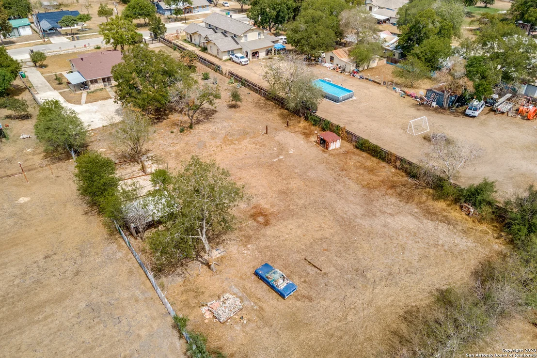 Photo of 606 W BAETZ BLVD