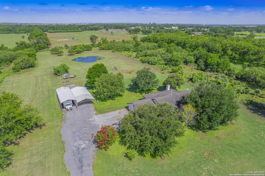 Photo of 658 Lakeview Dr