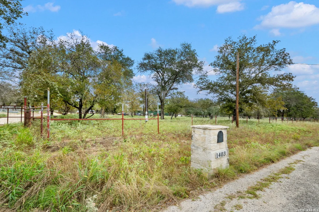 Photo of 1403 MEADOW GLN