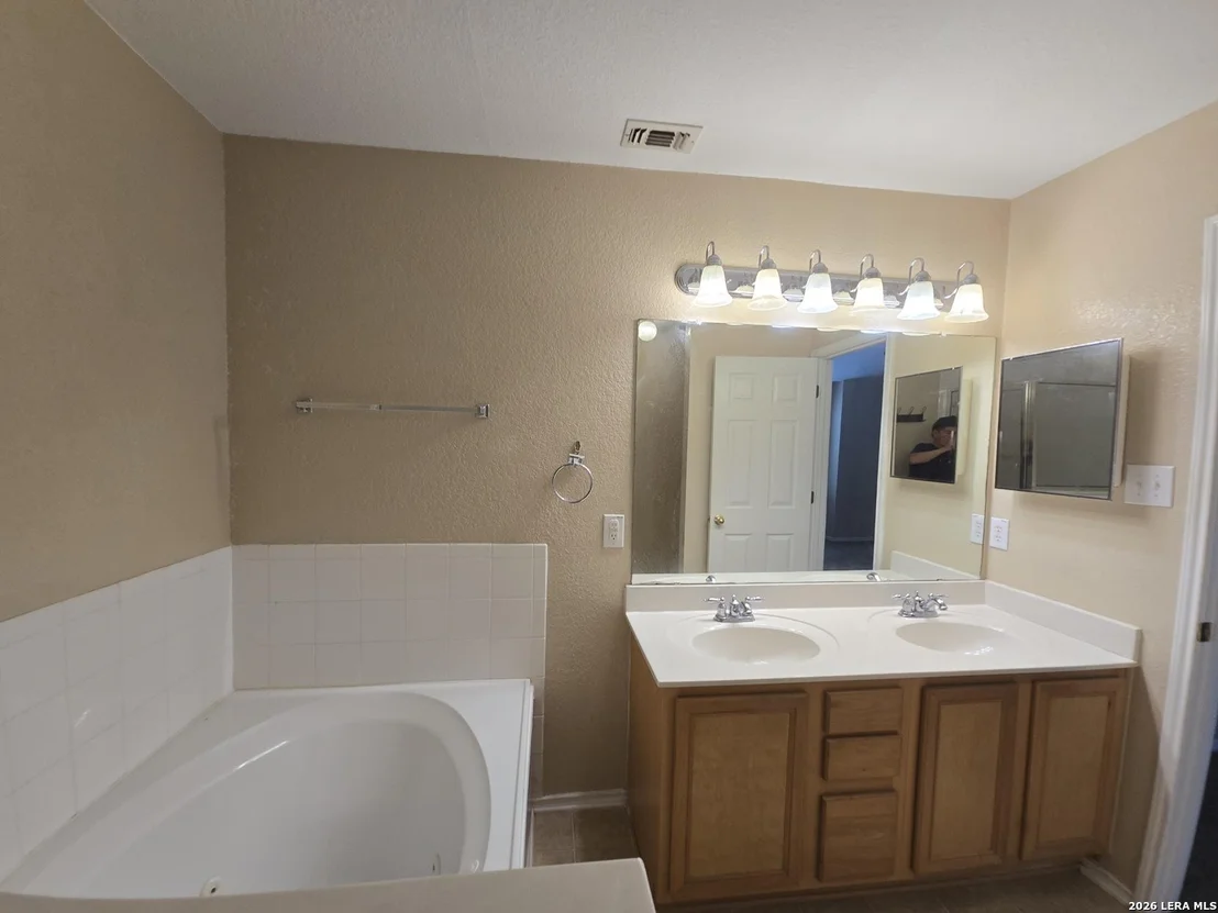 Photo of 1023 AVOCET