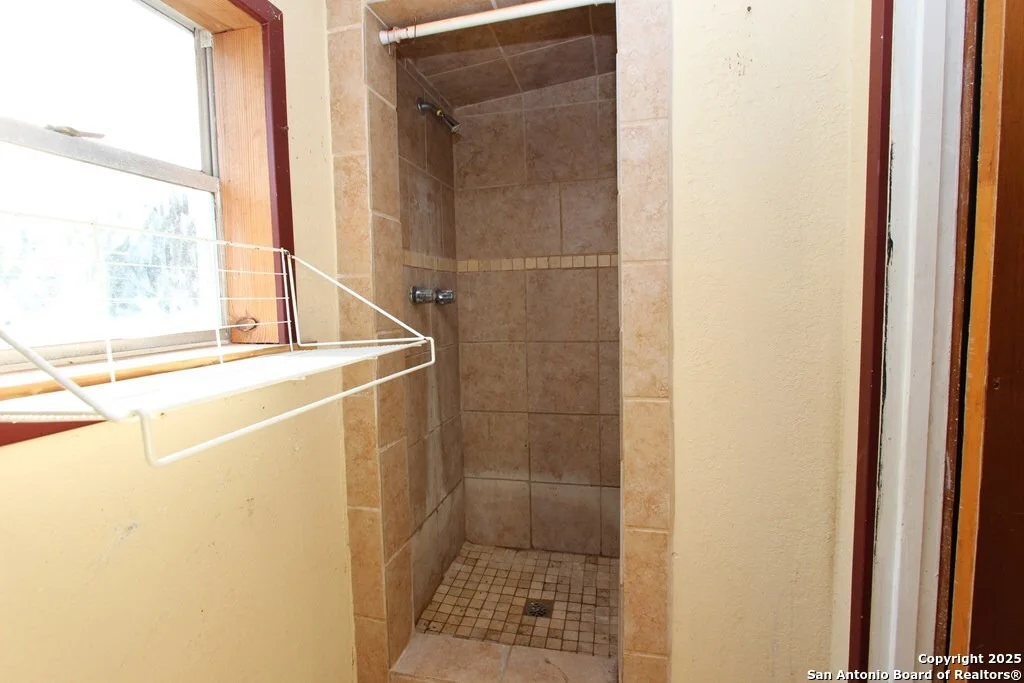 Photo of 909 N Ave B
