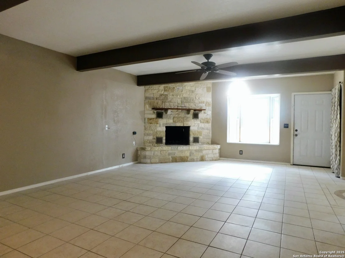 Photo of 30 CRESTLINE DR