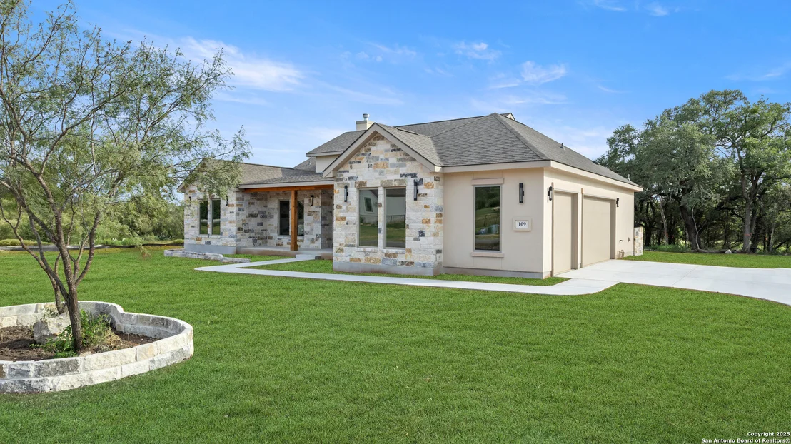 Photo of 109 Lazy Oak Pl