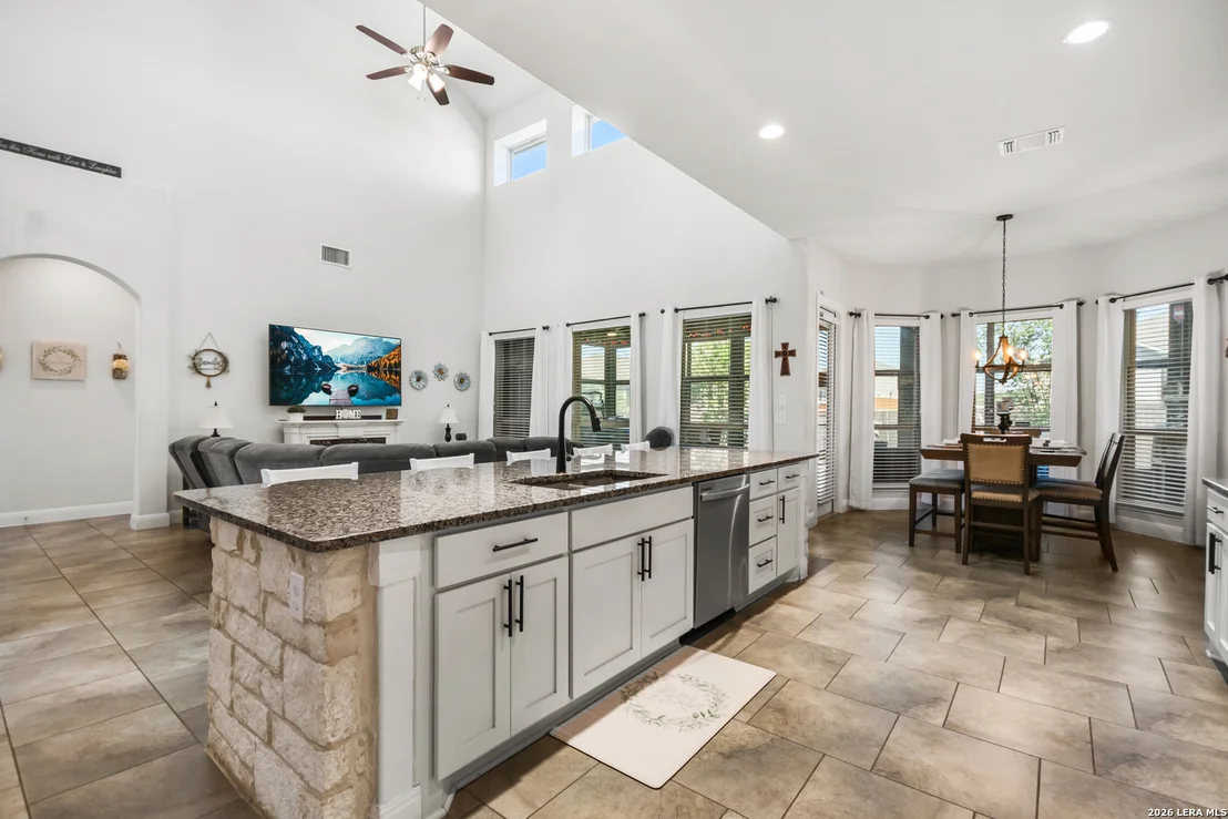 Photo of 417 BEE CAVES CV