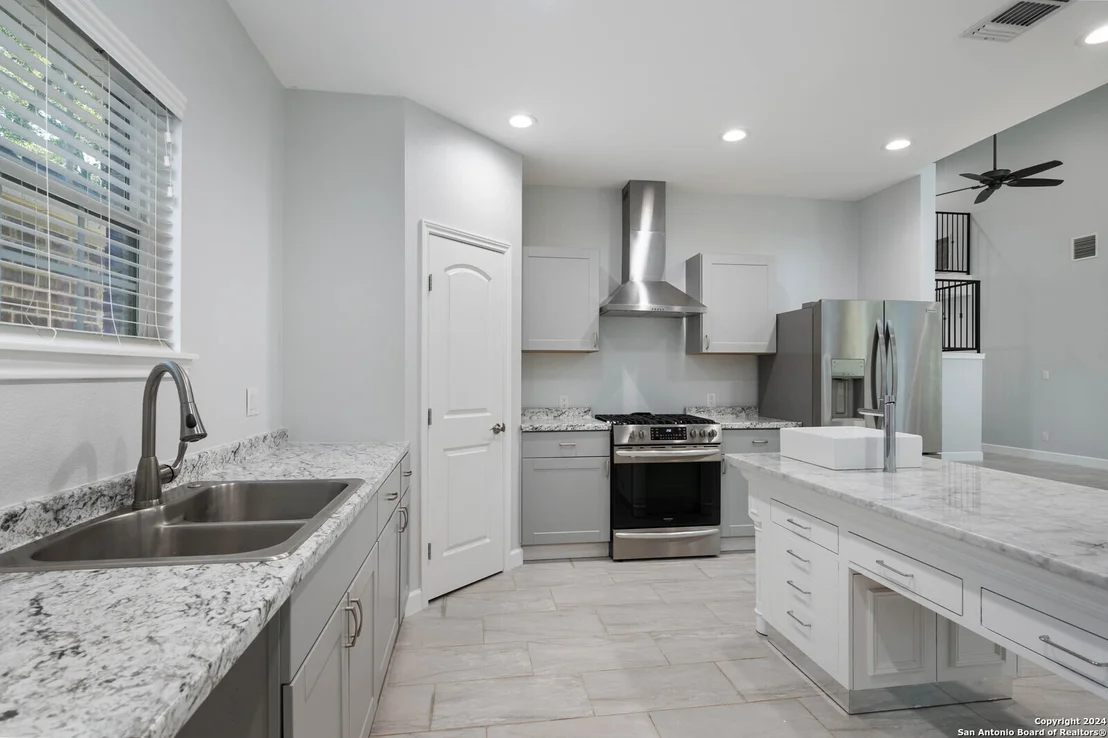 Photo of 210 GLENTOWER DR