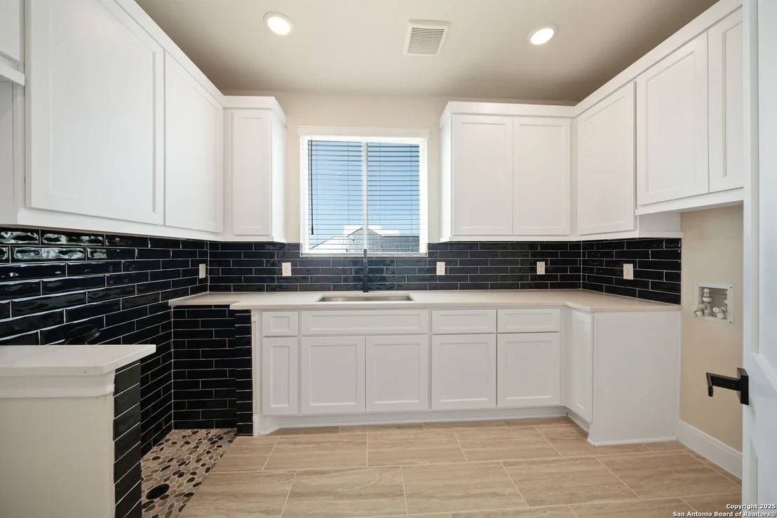 Photo of 107 Chama Dr.