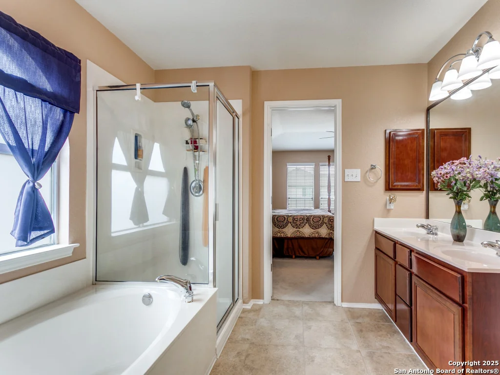 Photo of 10702 Diamond Rock