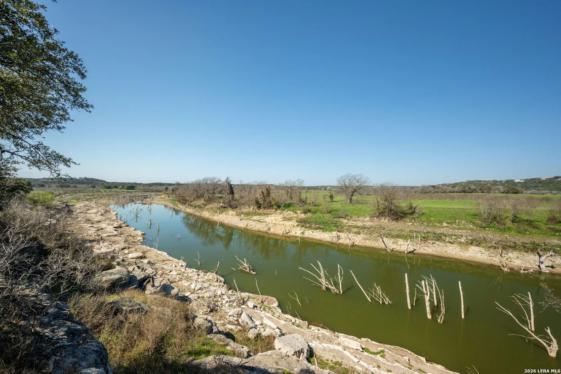 Photo of 365 RIVER CLIFF PL