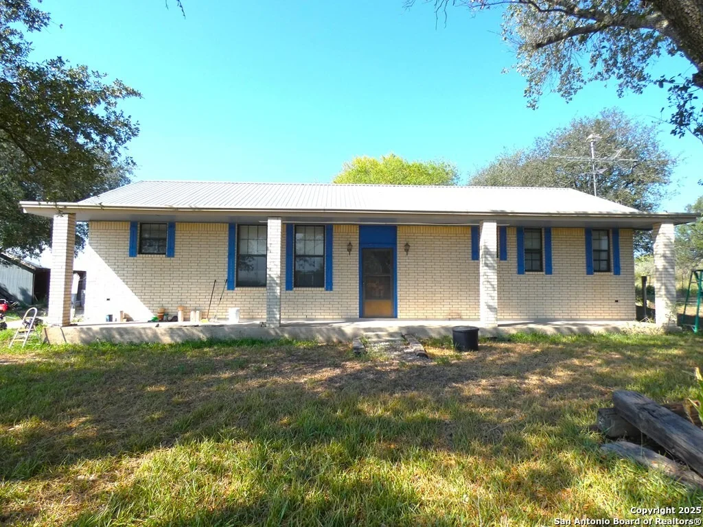 Photo of 227 Deaf Smith Rd