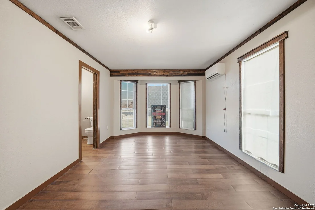Photo of 1037 county road 7711