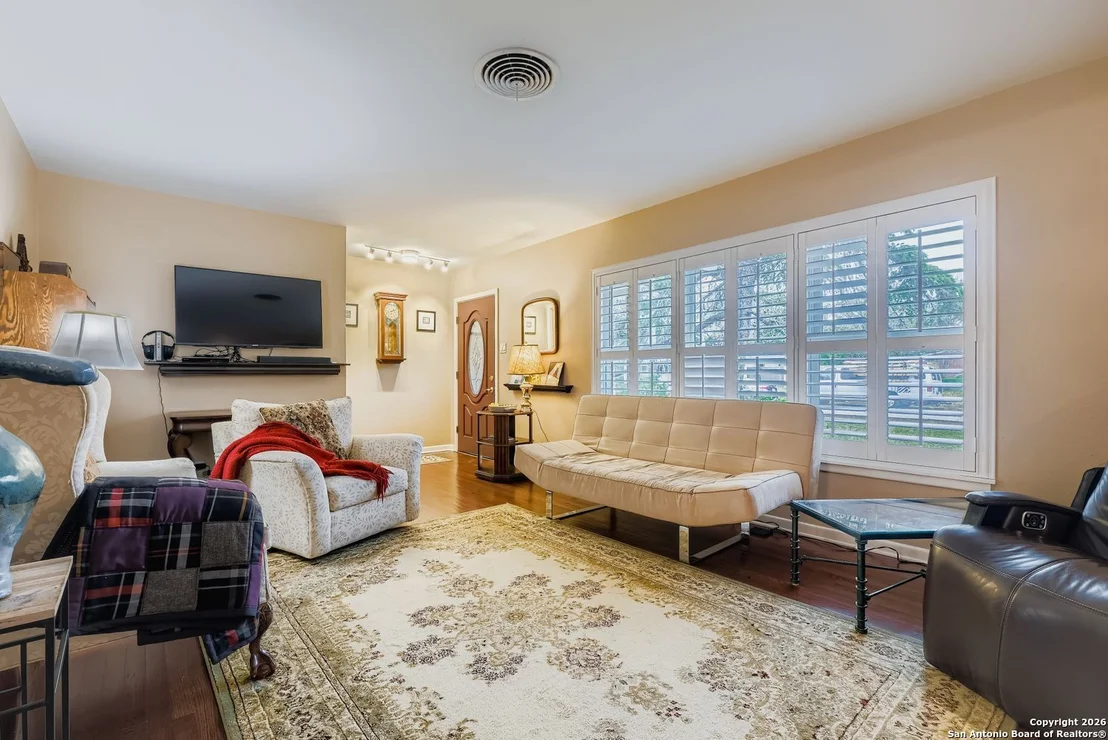 Photo of 615 CAVE LN