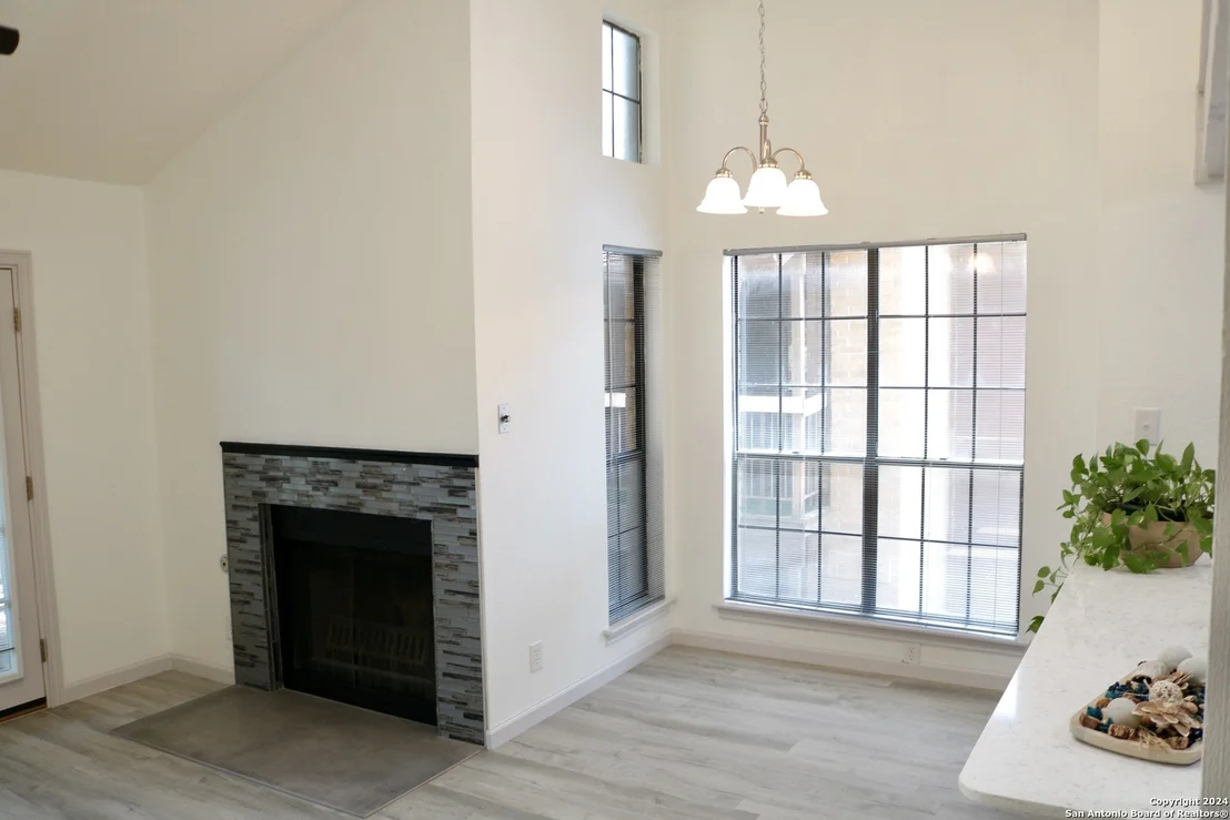 Photo of Unit 10 at 8611 DATAPOINT