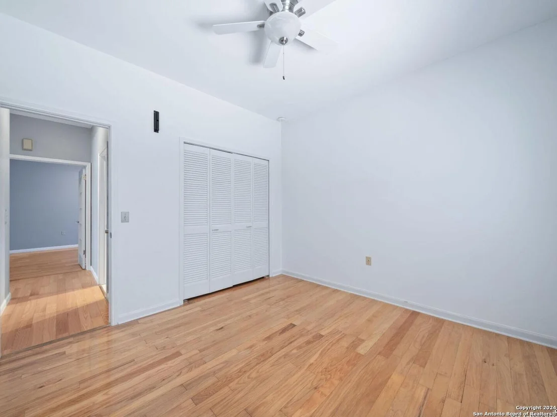 Photo of 2422 Pendant Oak