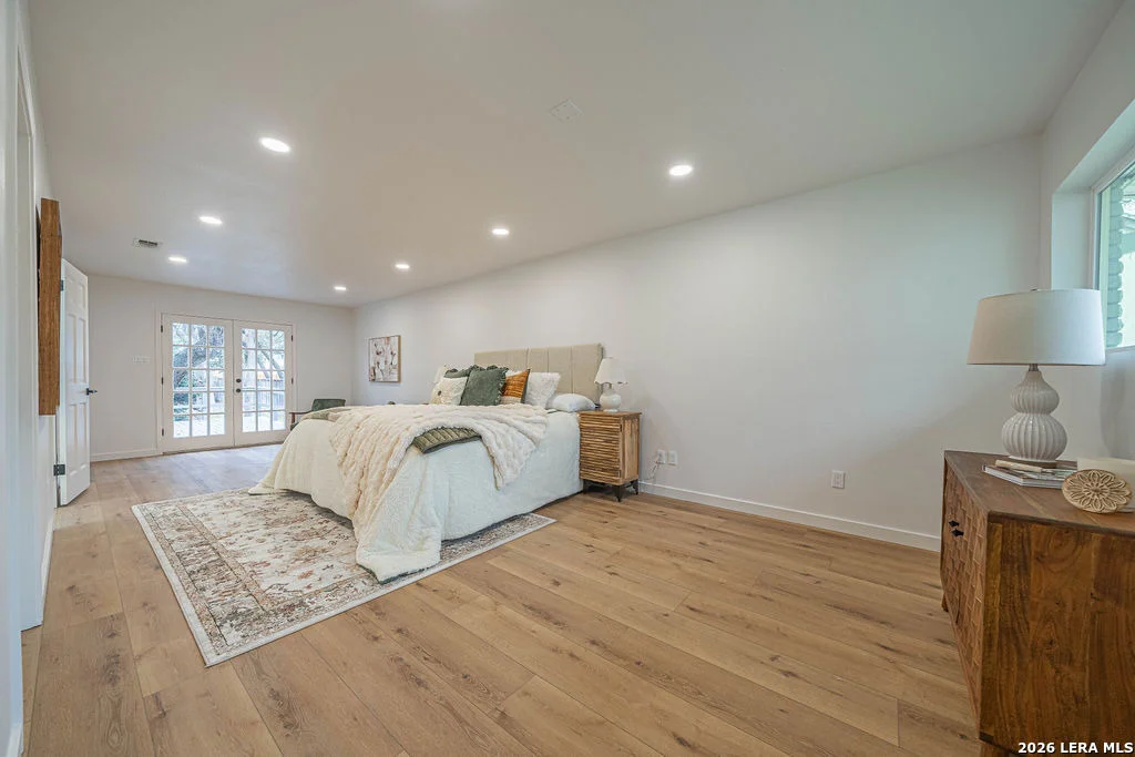 Photo of 355 Donella