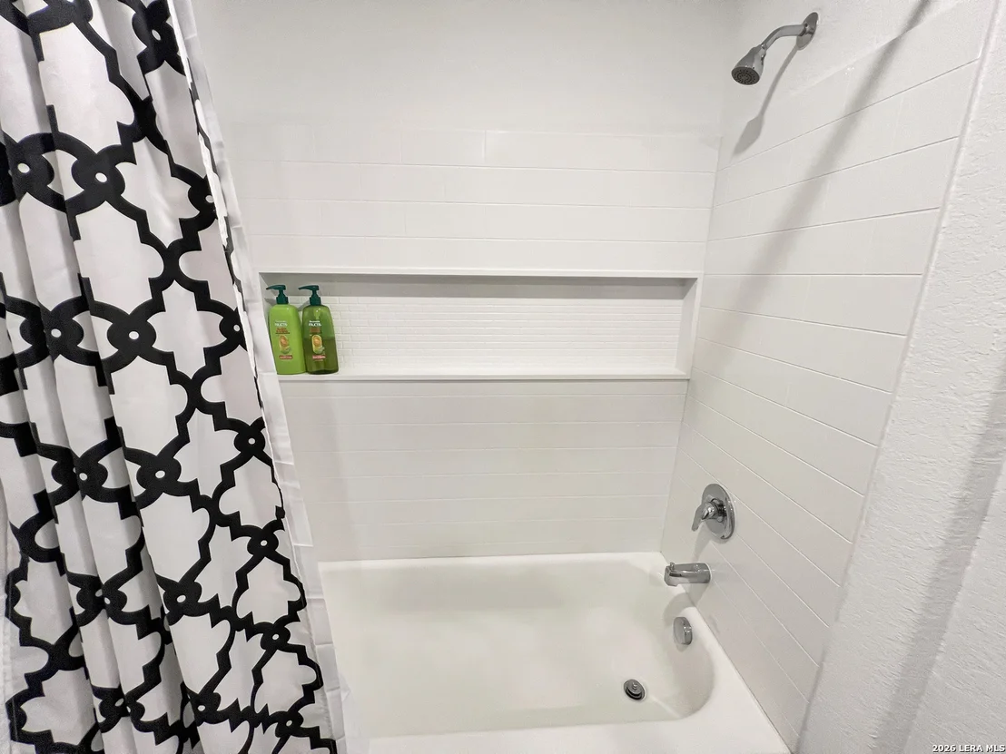 Photo of 1072 Shutter Way