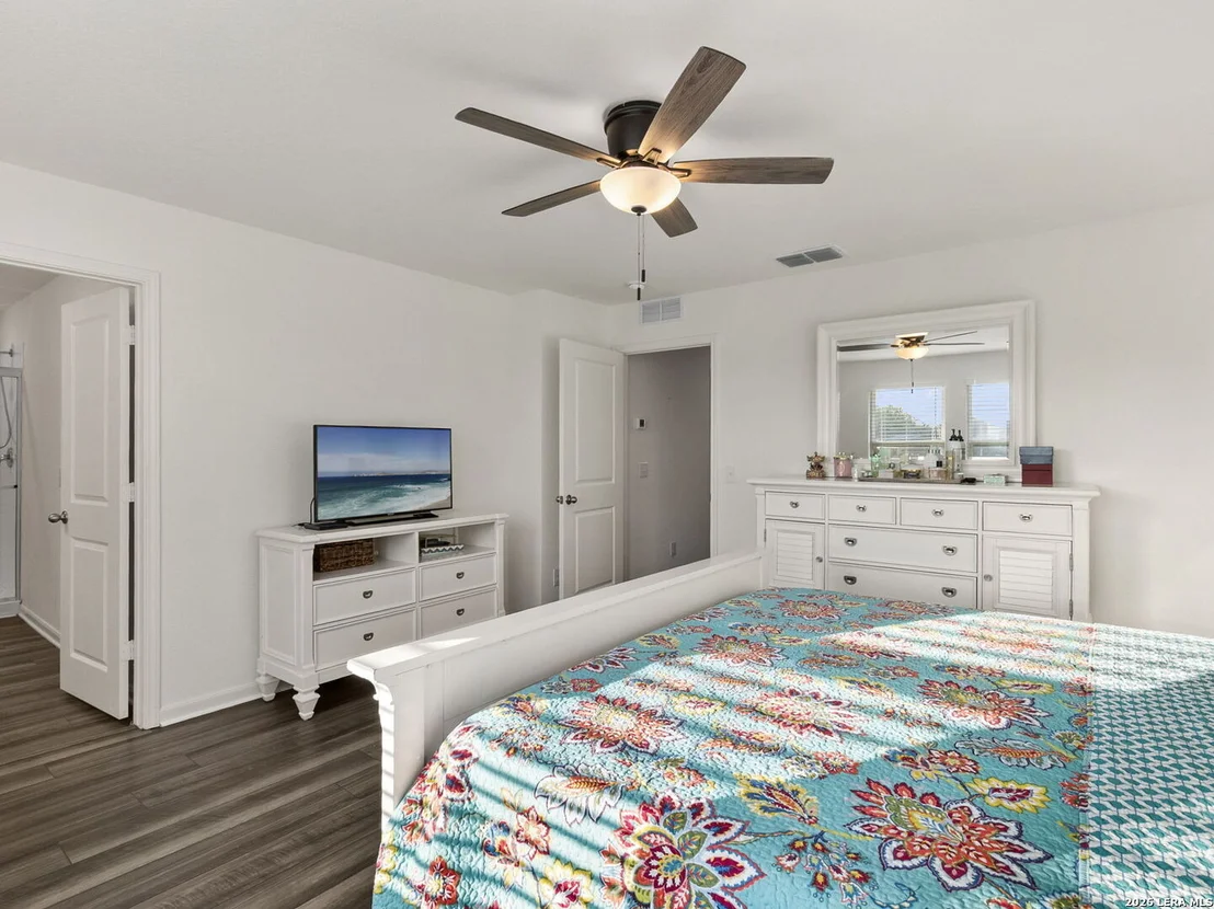 Photo of 4905 Hallies Garden