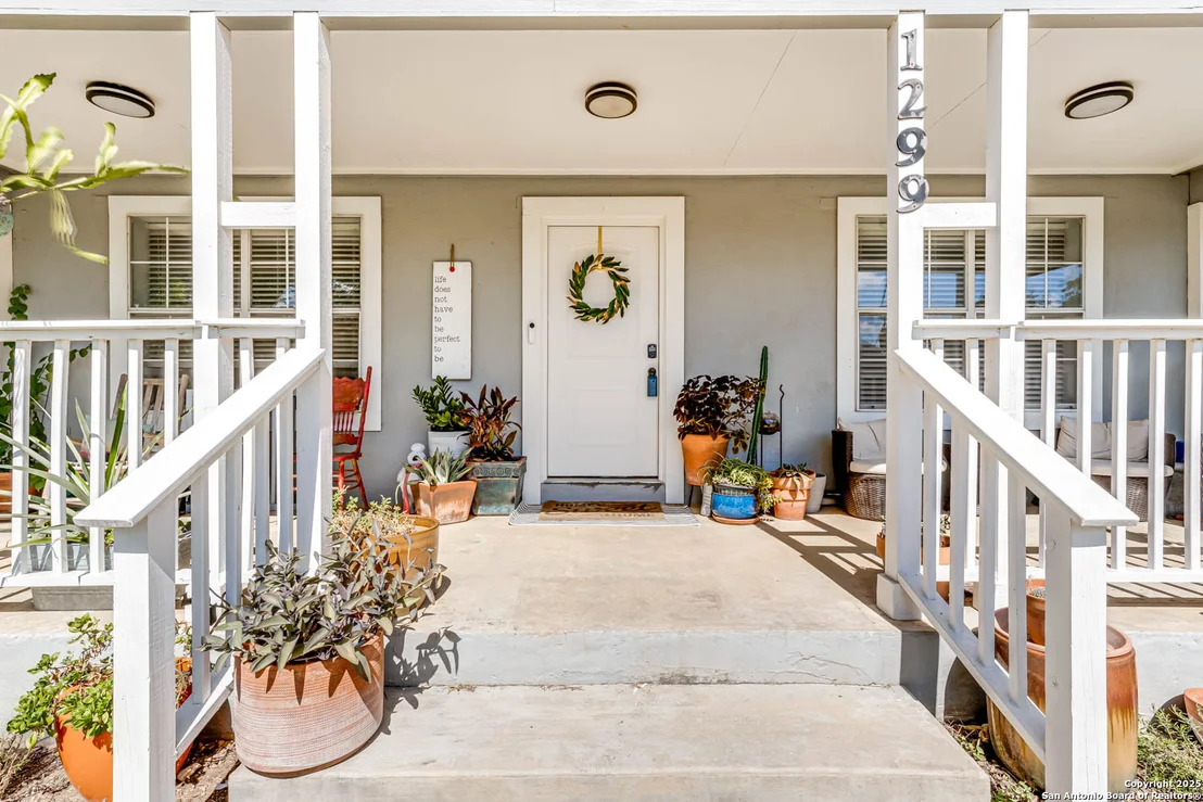Photo of 1299 OAKRIDGE DR