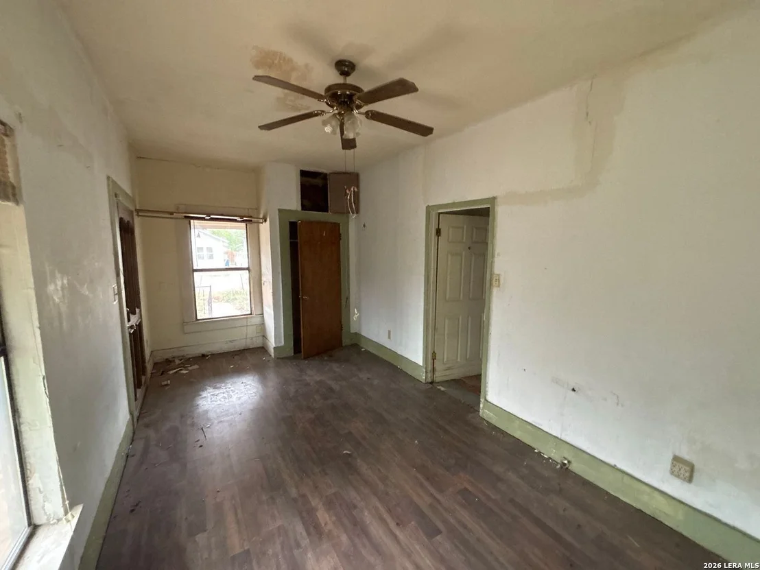 Photo of 351 Barrett