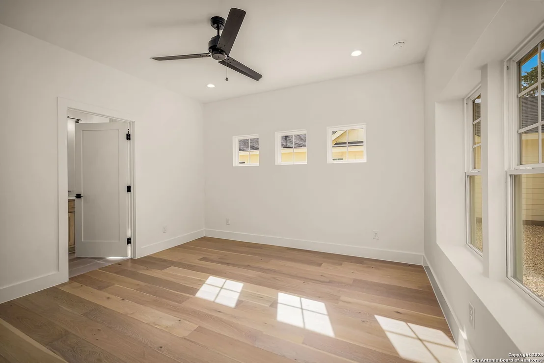 Photo of 1672 Hillcrest Forest