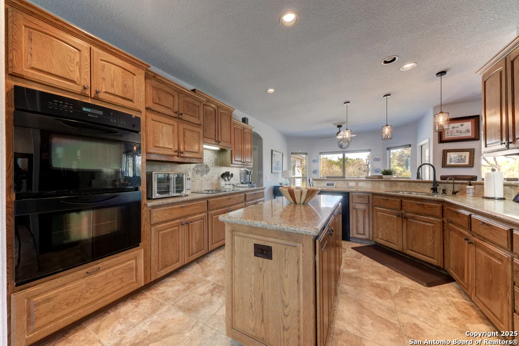 Photo of 2390 FRONTIER