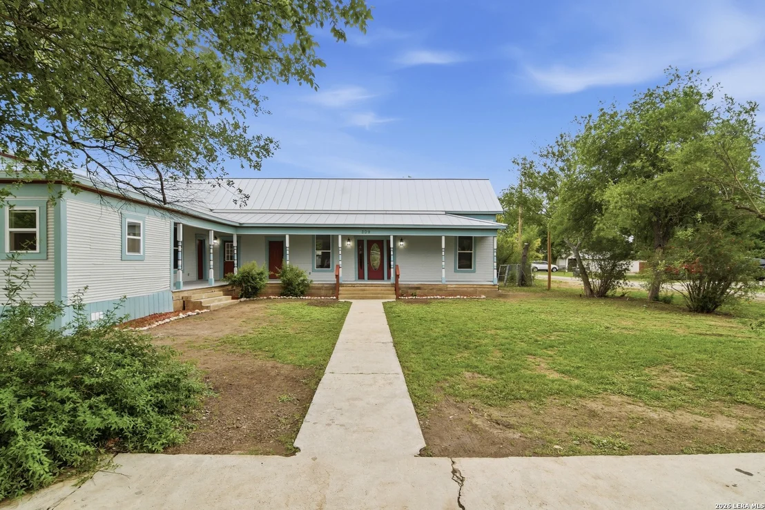 Photo of 309 E Houston Street
