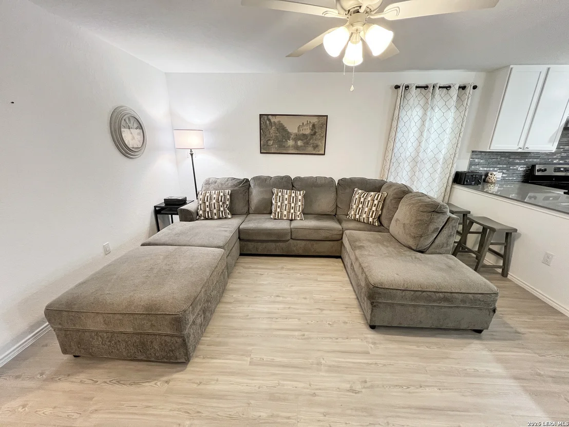 Photo of 1072 Shutter Way