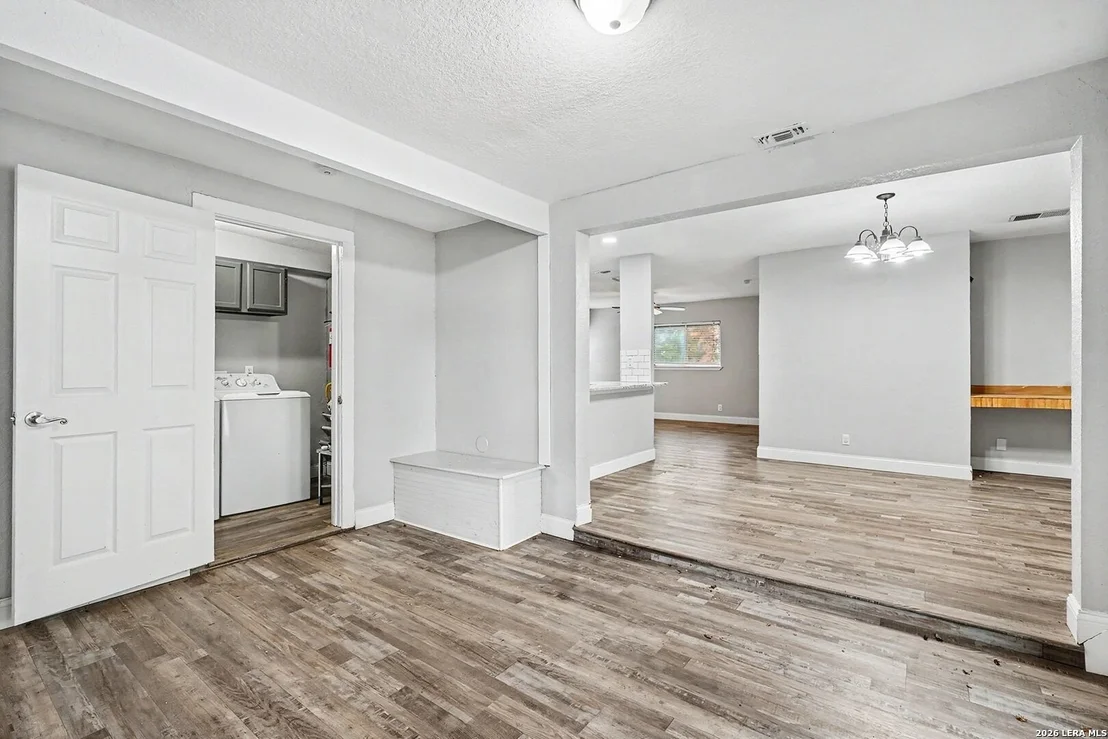 Photo of 3606 Versailles Dr