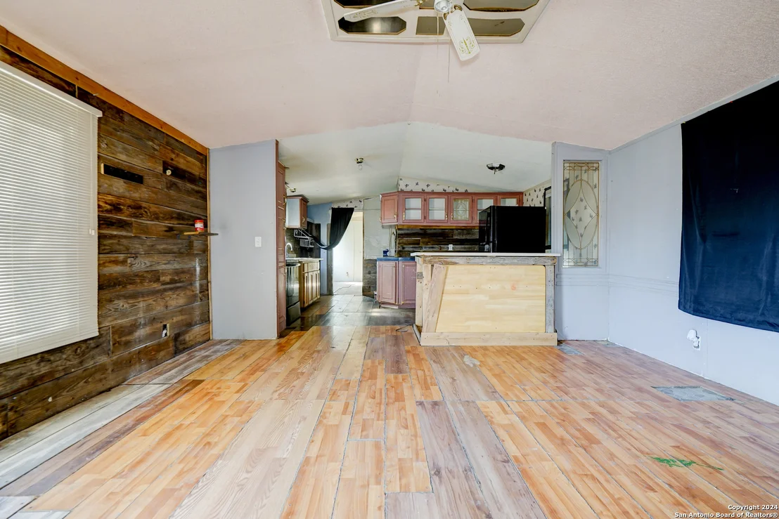 Photo of 1122 Valeria