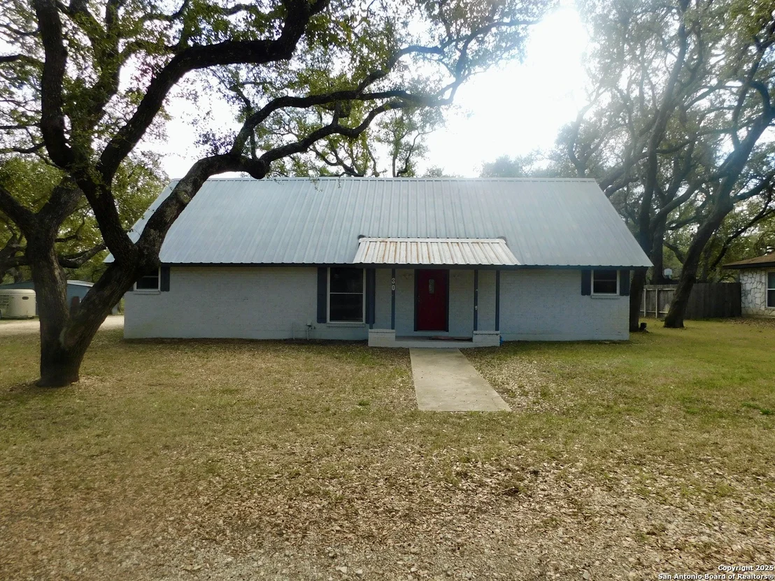 Photo of 30 CRESTLINE DR